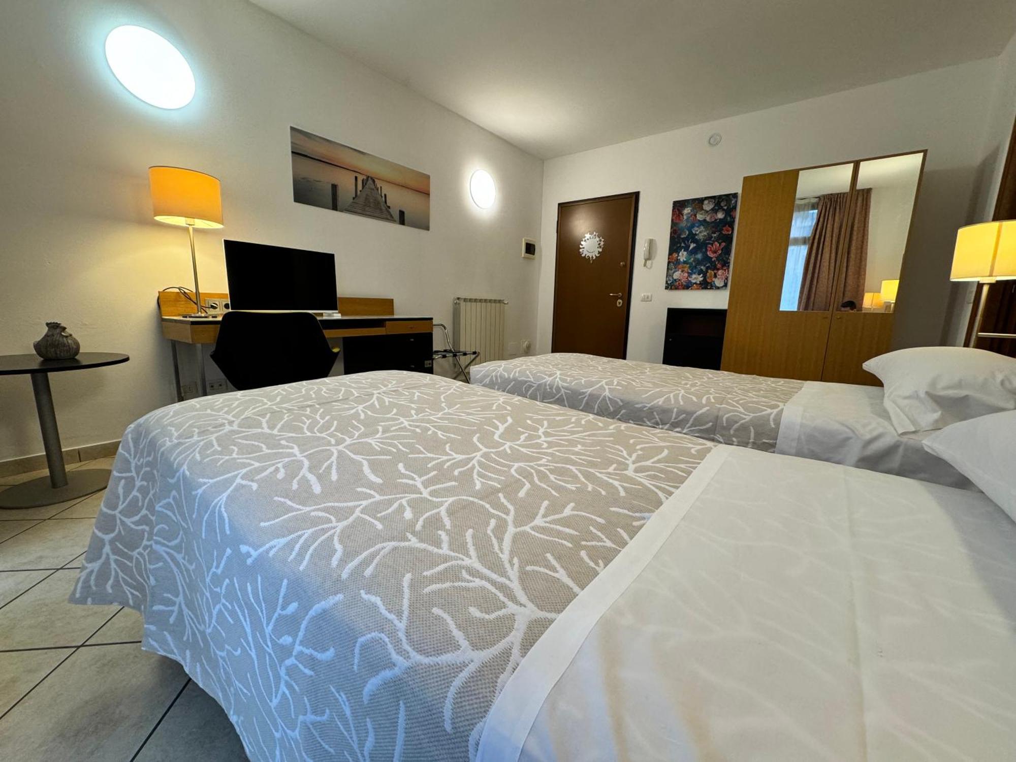 Residence Malpensa Сома Ломбардо Екстериор снимка