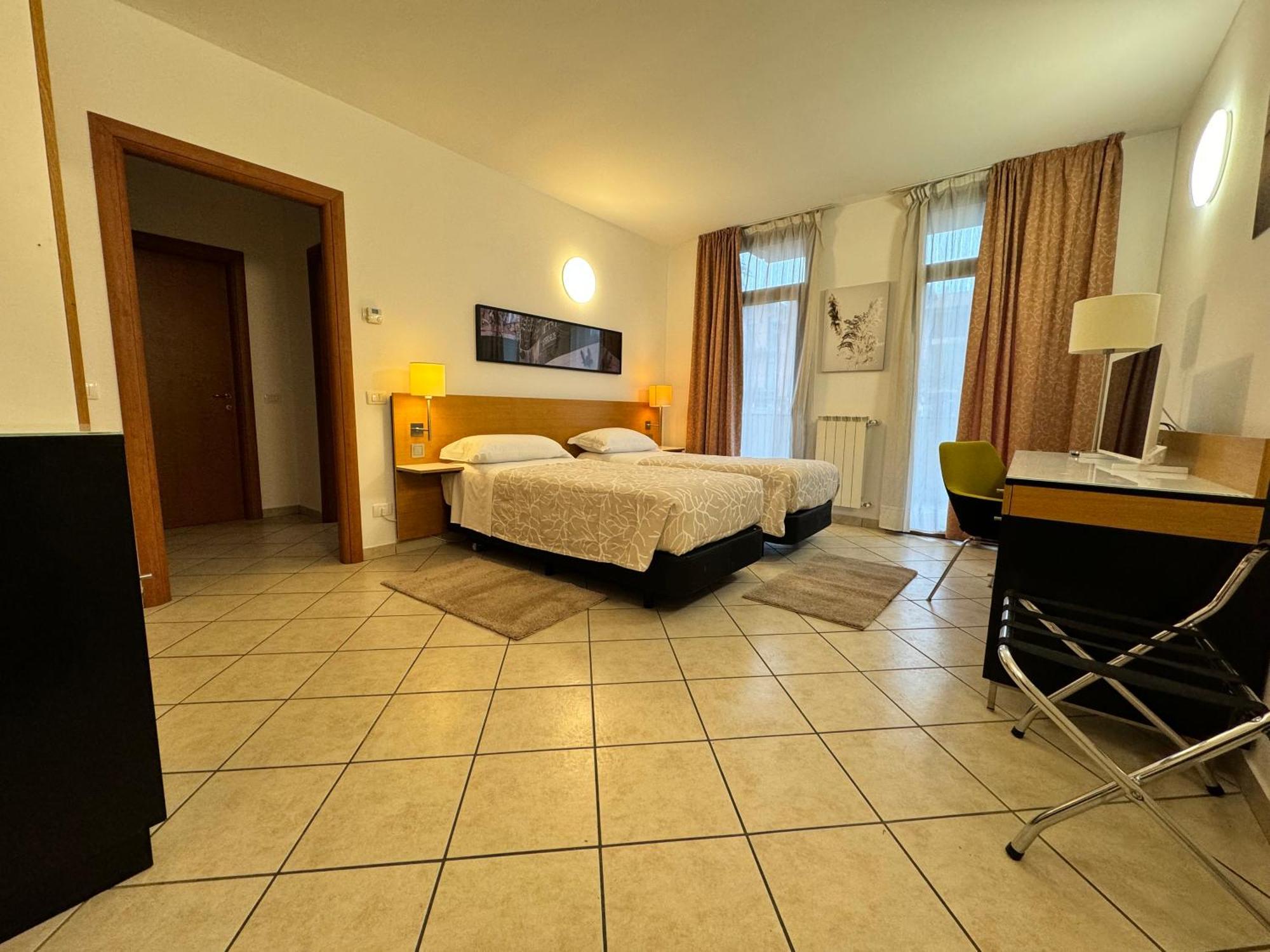 Residence Malpensa Сома Ломбардо Екстериор снимка