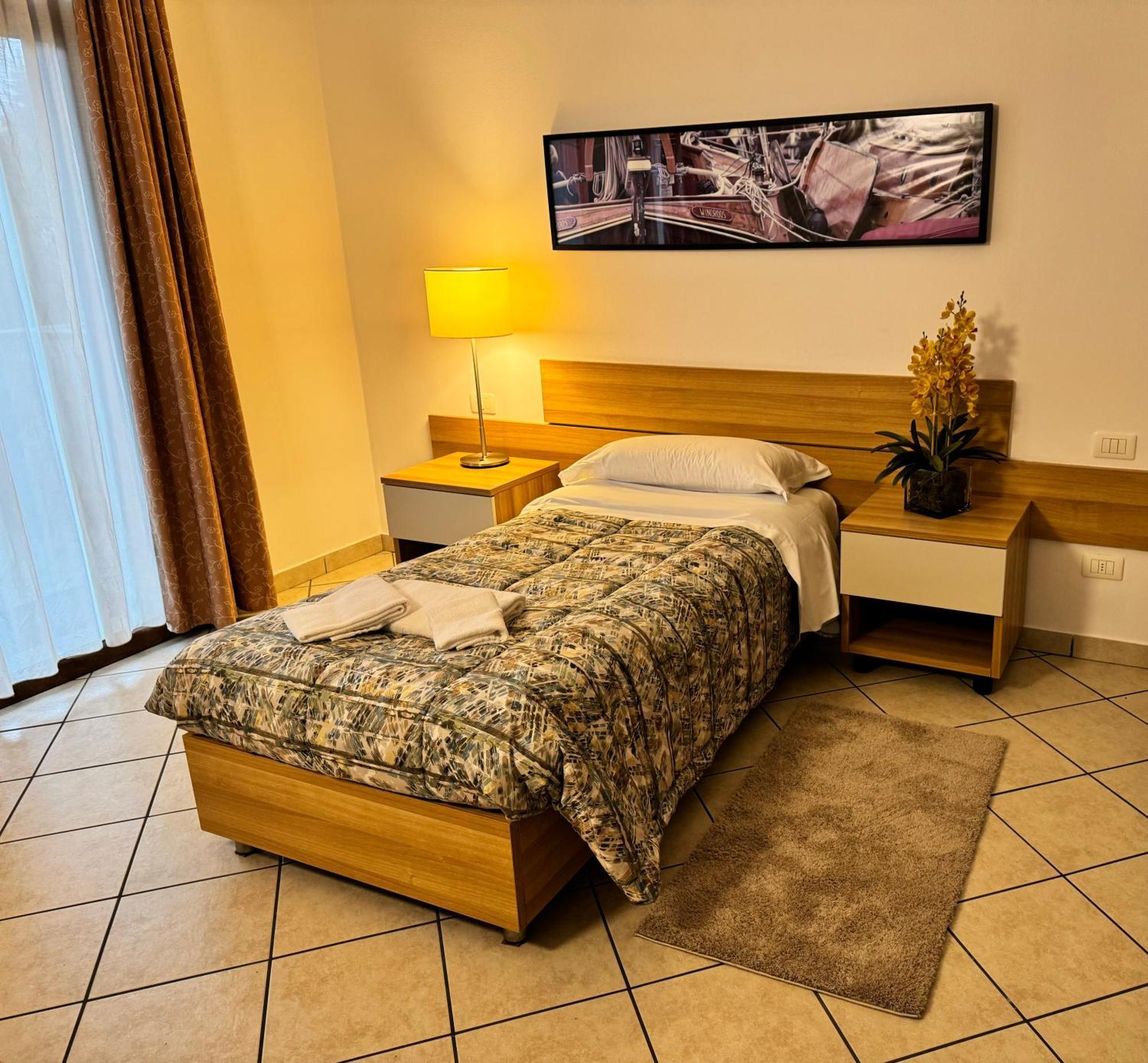 Residence Malpensa Сома Ломбардо Екстериор снимка
